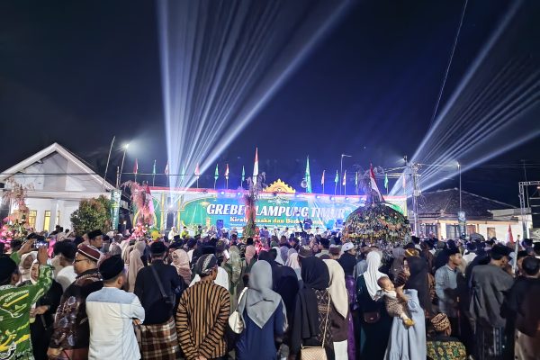 Ribuan Orang Padati Acara Grebek Lampung Timur dan Sedekah Bumi di Pondok Pesantren Sirojuth Tholibin